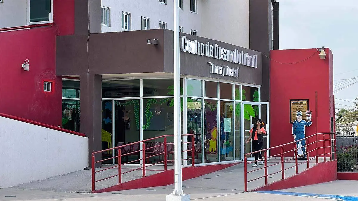 cuantos empleados hay en el cendi