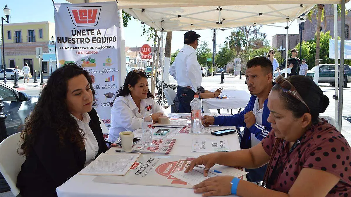 cuantas personas hay en bcs segun el inegi