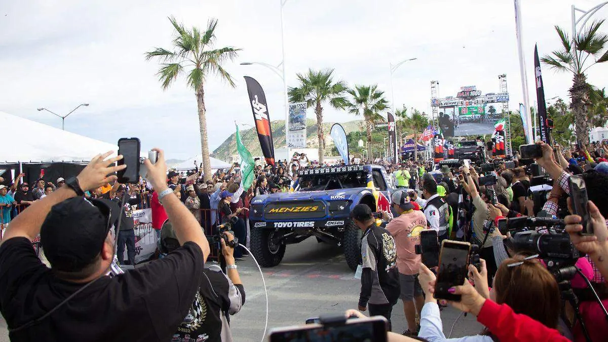 motocicletas y autos del rally norra mexican 1000 cruzaran la paz este miercoles