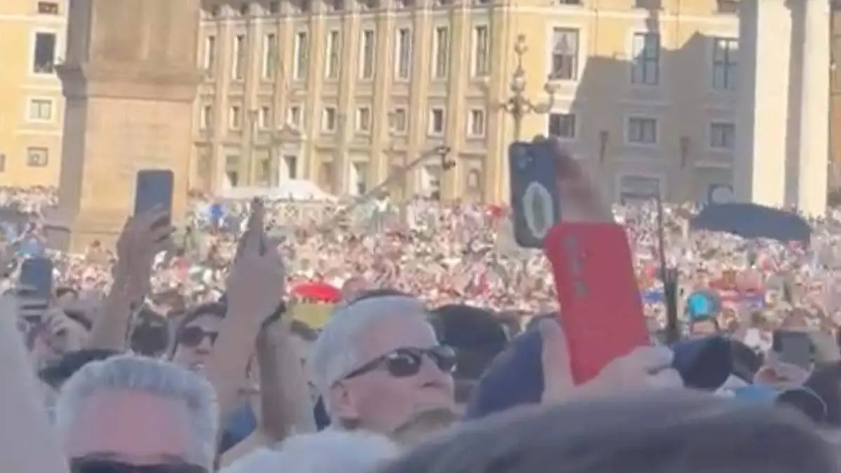 cuantas personas acudieron al vaticano