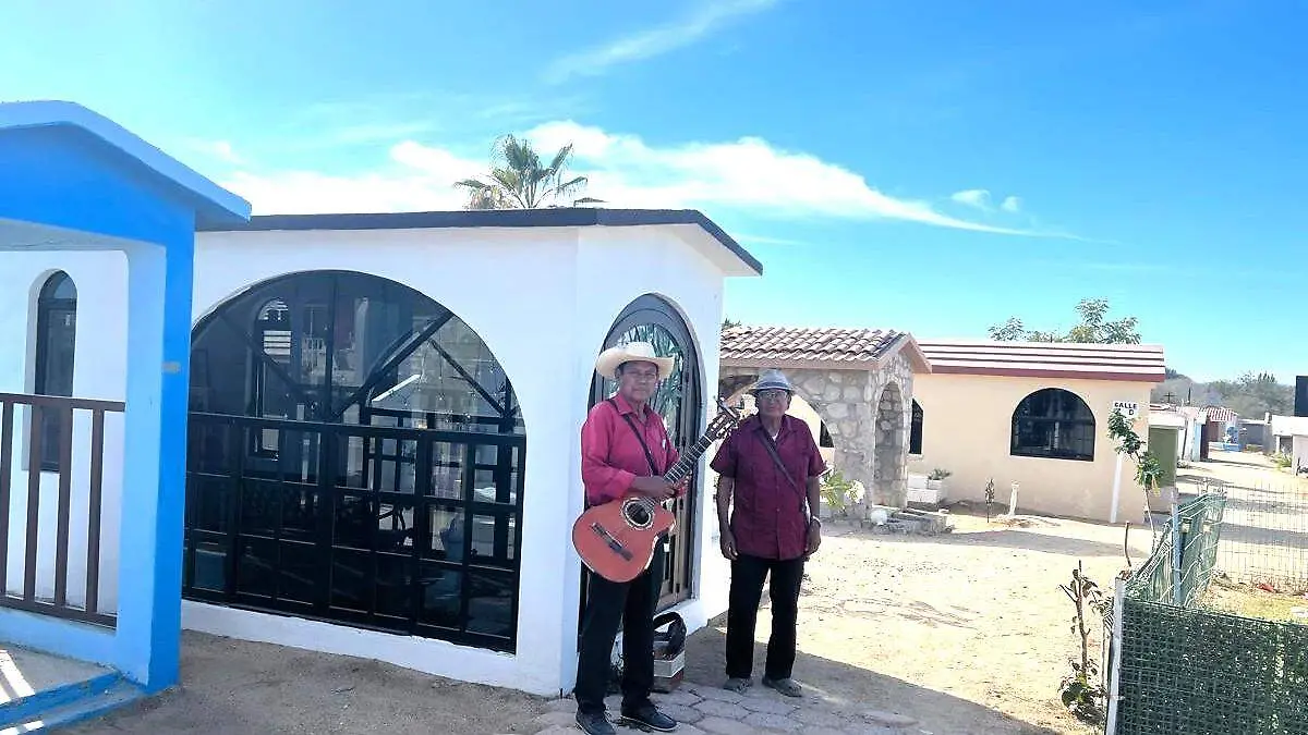 Musicos en panteon de los cabos el 10 de mayo