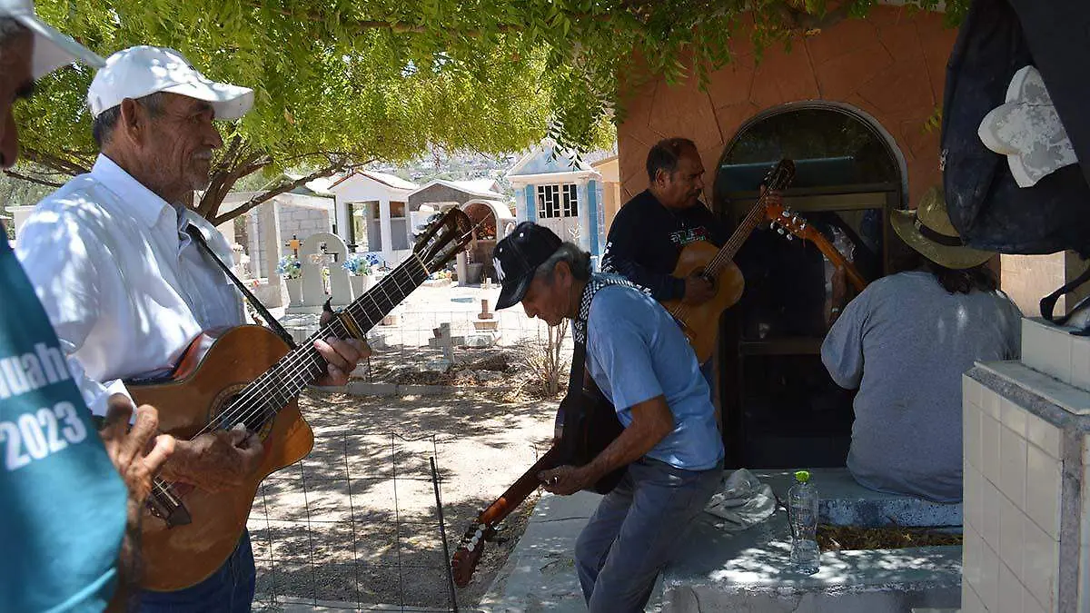 hubo contratación fluida de los músico en panteones