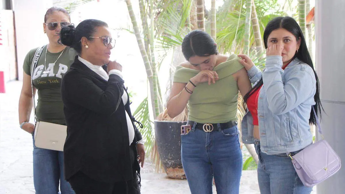 madres de familia lagrimas rueda de prensa