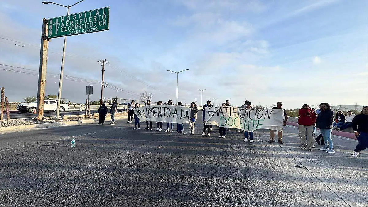 por cuanto tiempo estuvieron bloqueando el puente de la 8