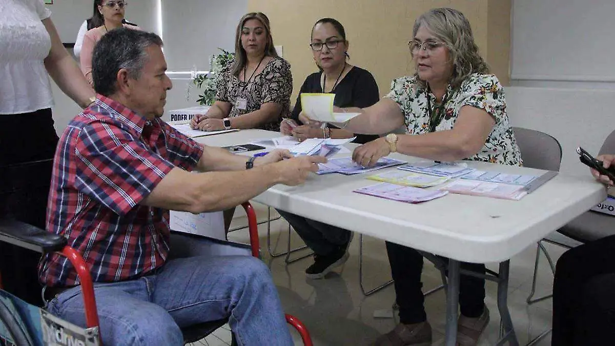 cuanto tiempo trabajan los escrutadores para el INE