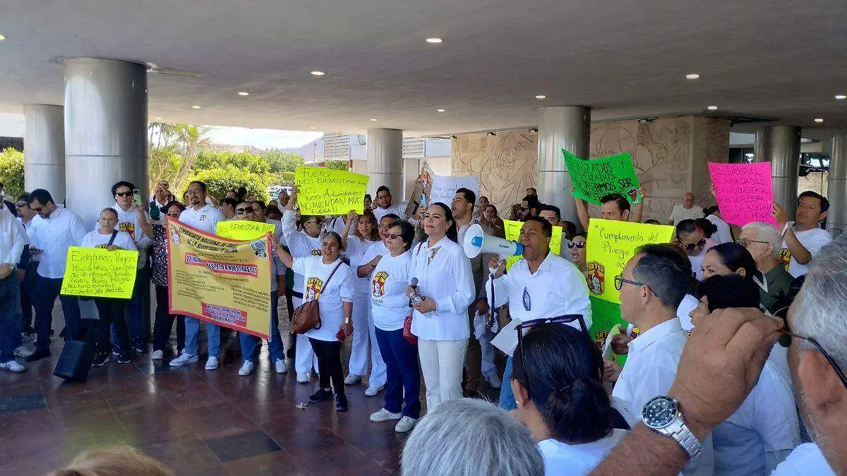 protesta sindical concluye con la salida del director del hospital en comondu