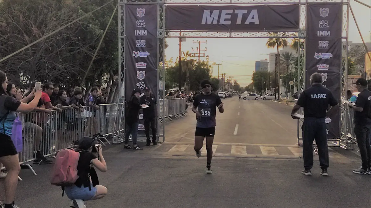 ganador de los cinco kilometros del medio maraton costero