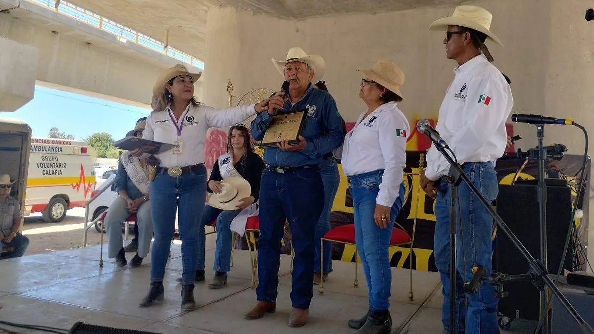 homenaje a jinete de la paz