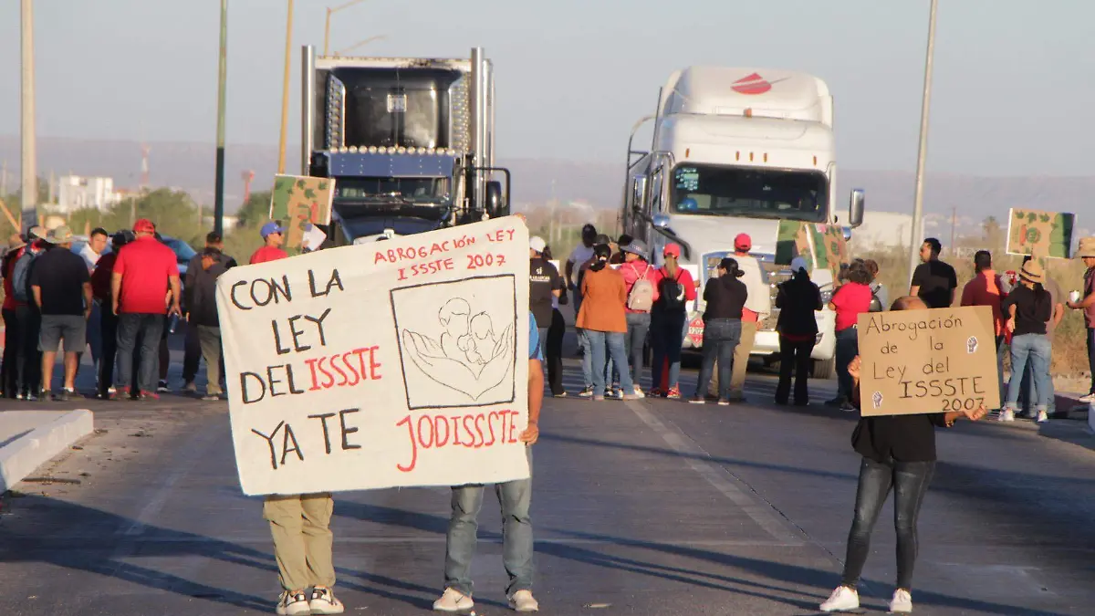 caravana-bloqueo-puentes-la-paz-docentes