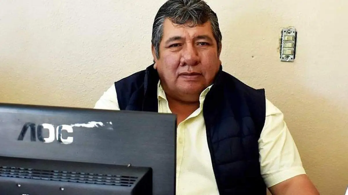 A nombre.