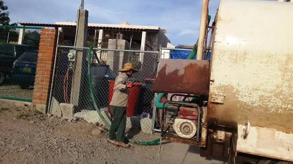 MEDIANTE EL SERVICIO DE PIPAS...