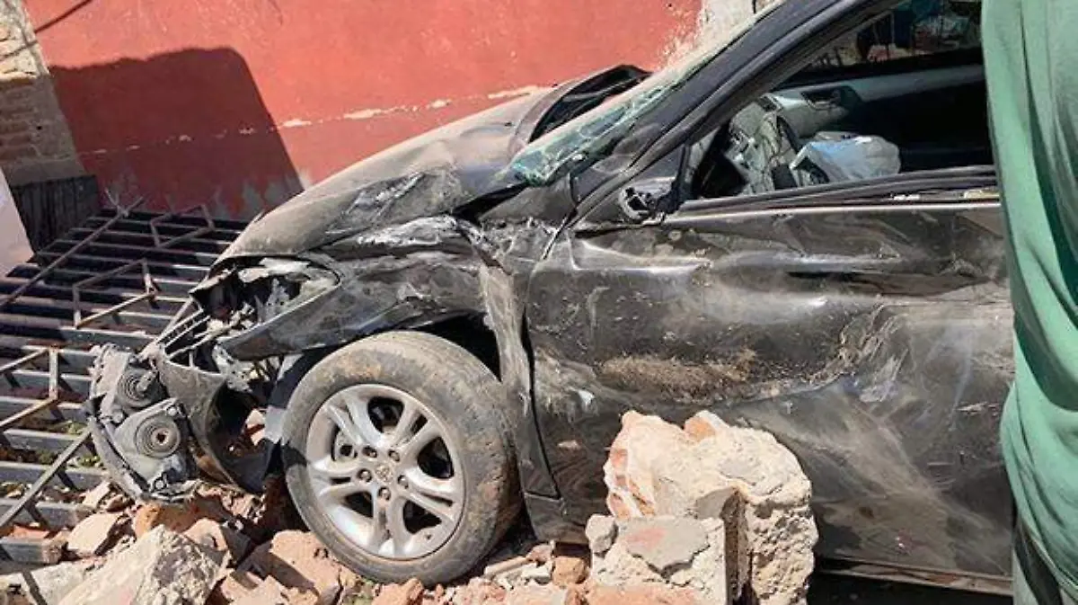 Asi quedó el automovil que conducia