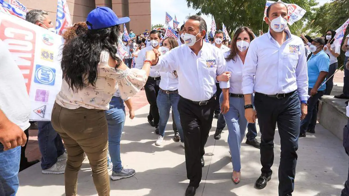 Acude Pancho Pelayo al IEE a presentar su registro 1