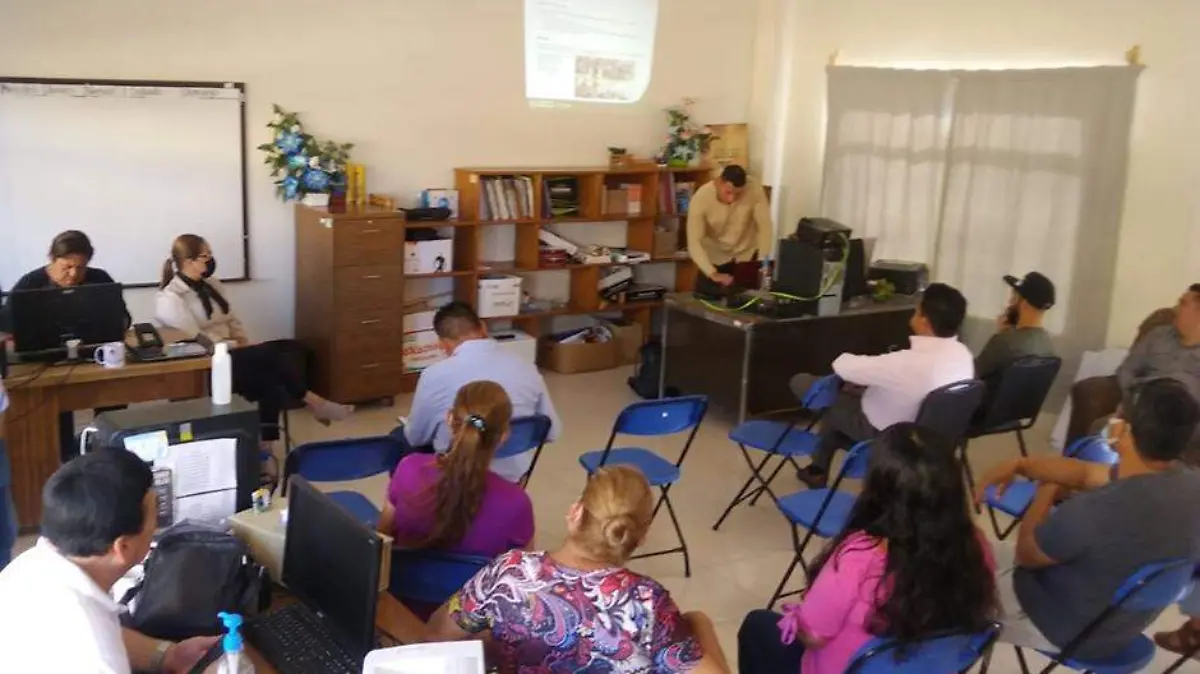 INVITAN A