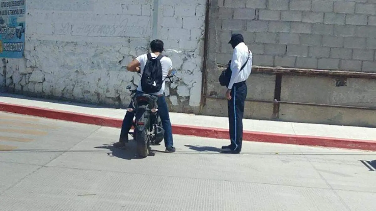 Motos
