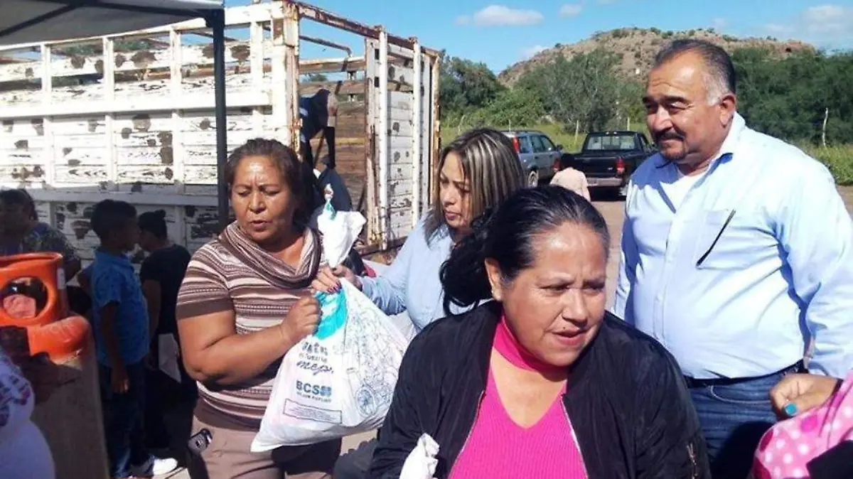 ATIENDE PRESIDENTE DEL DIF LORETO...