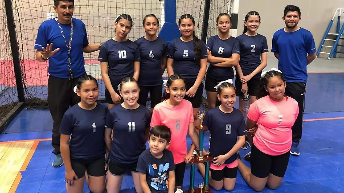 Niñas campeonas Handaball (CORTESÍA)