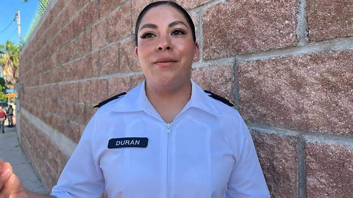 MUJER MILITAR PORTADA