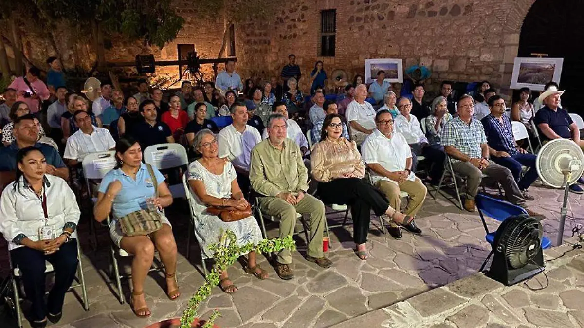 (B) LOS PATIOS DEL MUSEO DE LAS MISIONES....