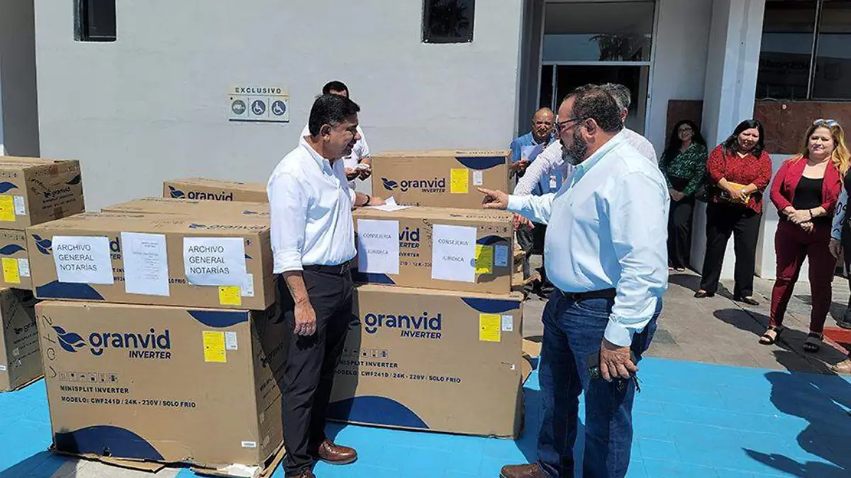 GOB SGG ENTREGA EQUIPO