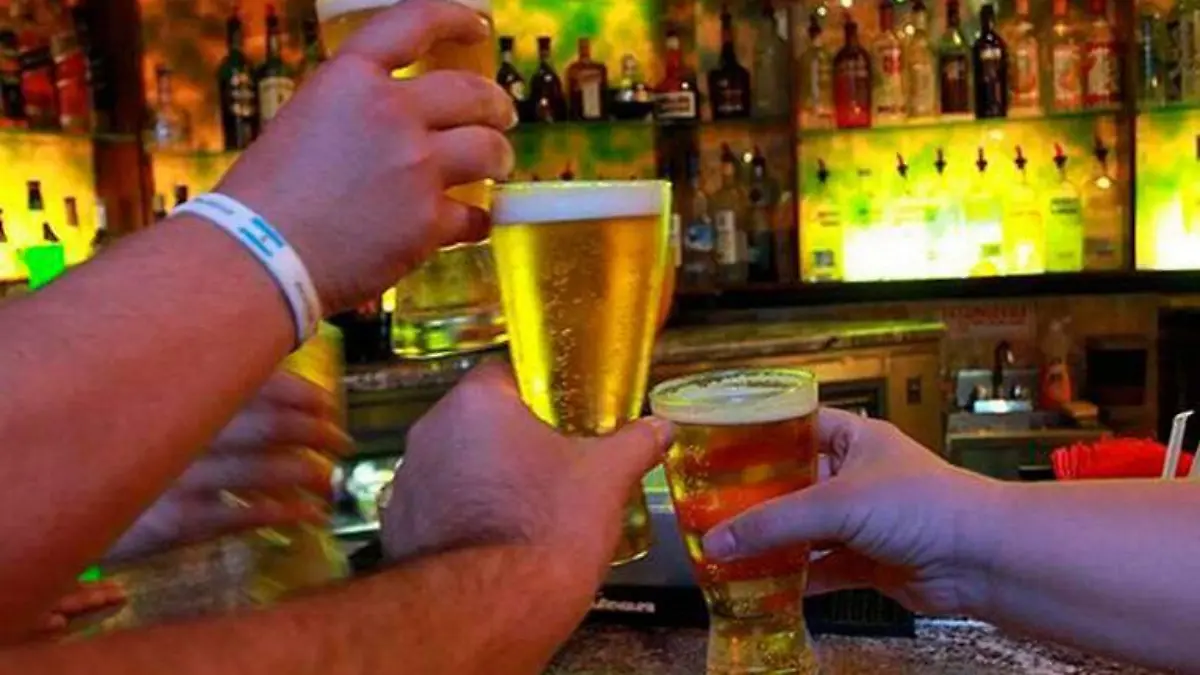 Bajan horarios venta de alcohol cerveza