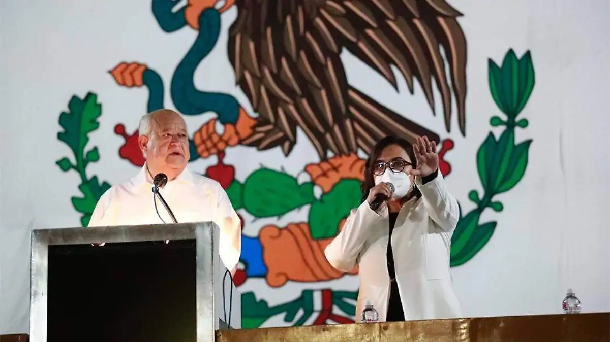 Ileana Talamantes toma protesta 1