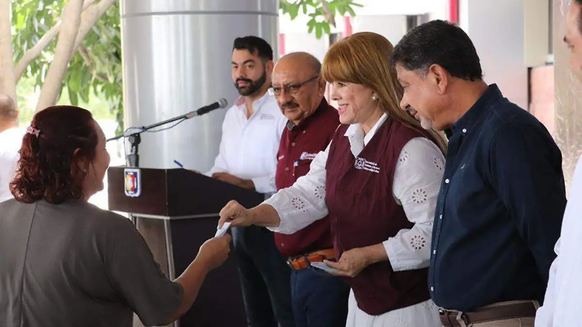 GOB ENTREGA APOYO