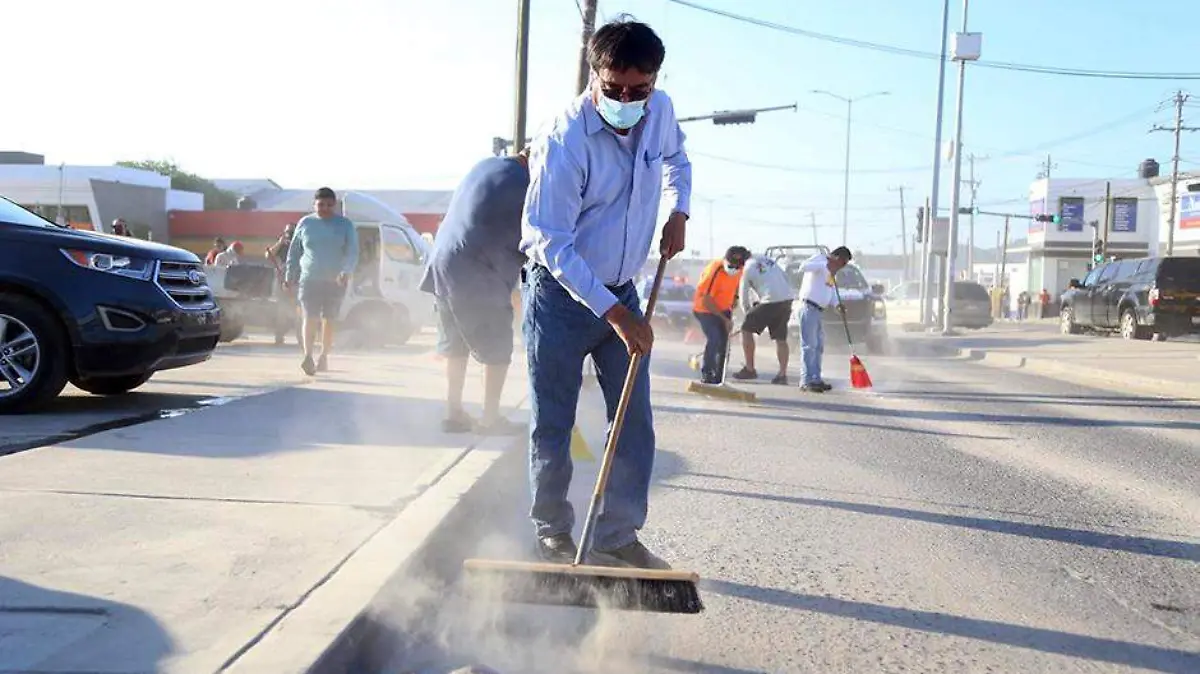 ALCALDE LIMPIA CALLES