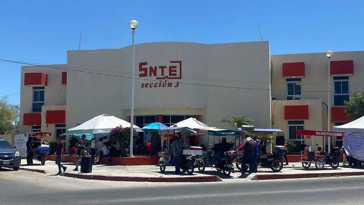 docentes-planton-padres-familia-baja-california-sur