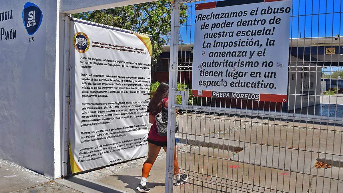 mantas entrada prepa morelos