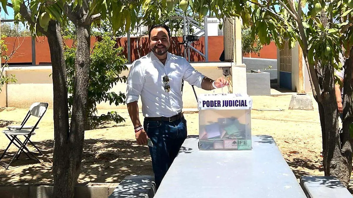 christian-agundez-vota-poder-judicial-elecciones