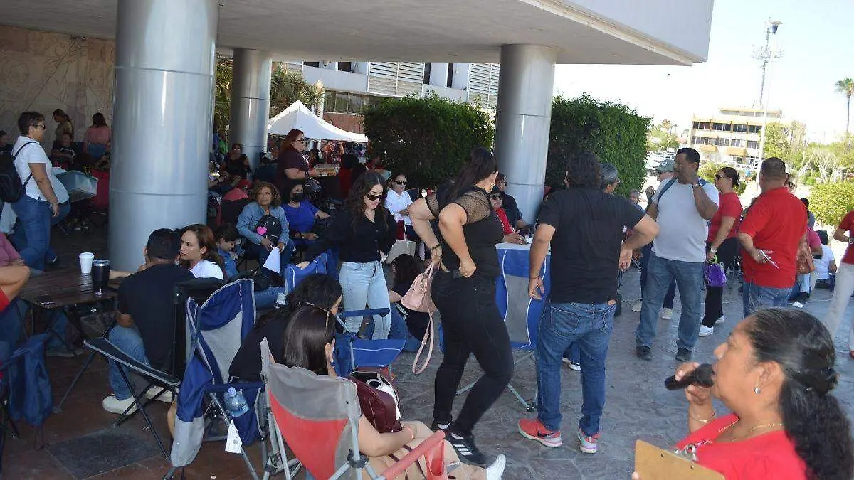 docentes-planton-explanada-gobierno-la-paz