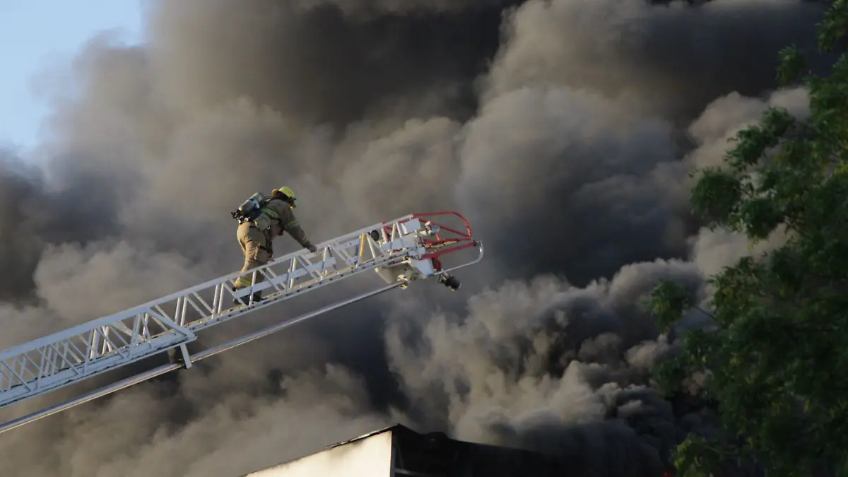 humo-incendio-zapateria-la-paz