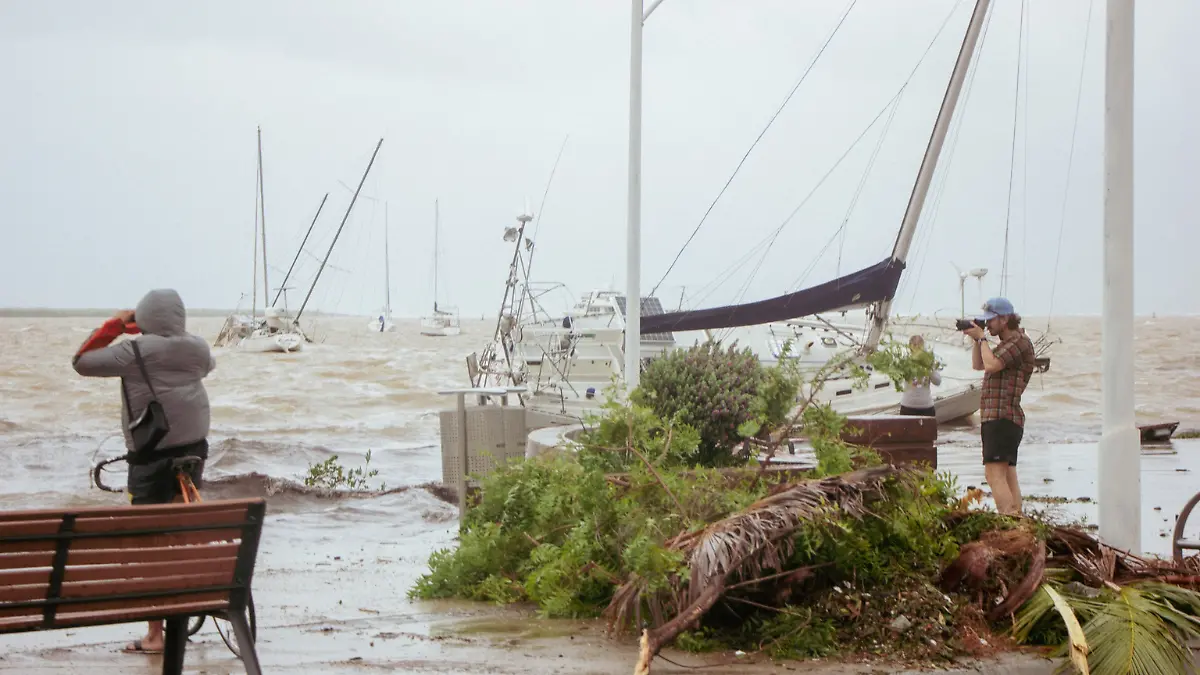 huracanes-malecon-la-paz