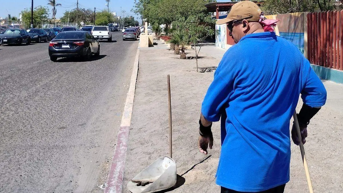 conserje-escuela-primaria-valentin-gomez-farias 