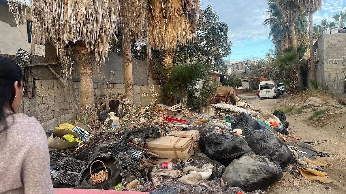 basura-acumulada-calle-los-cabos