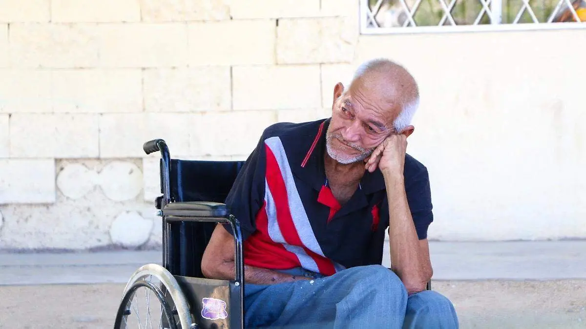 adulto-mayor-con-discapacidad-motiz