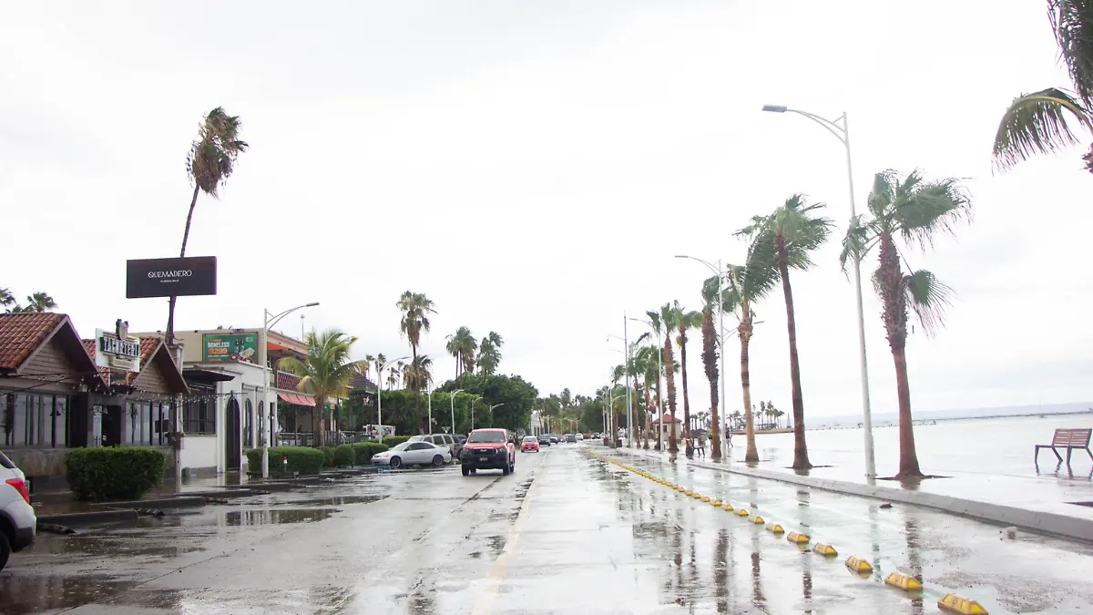 lluvias en el malecon de la paz