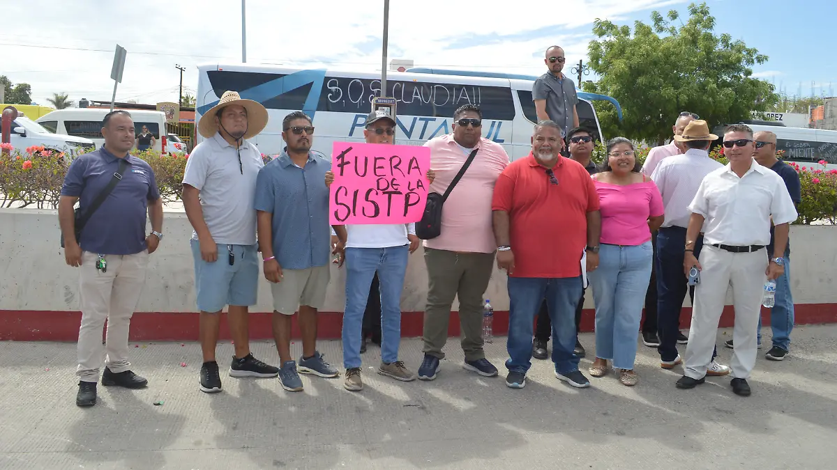 manifestantes-Claudia-Sheinbaum-los-cabos 
