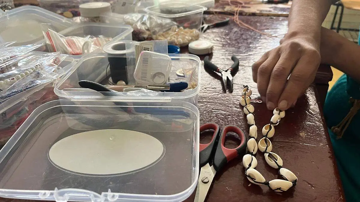 persona-realizando-souvenir