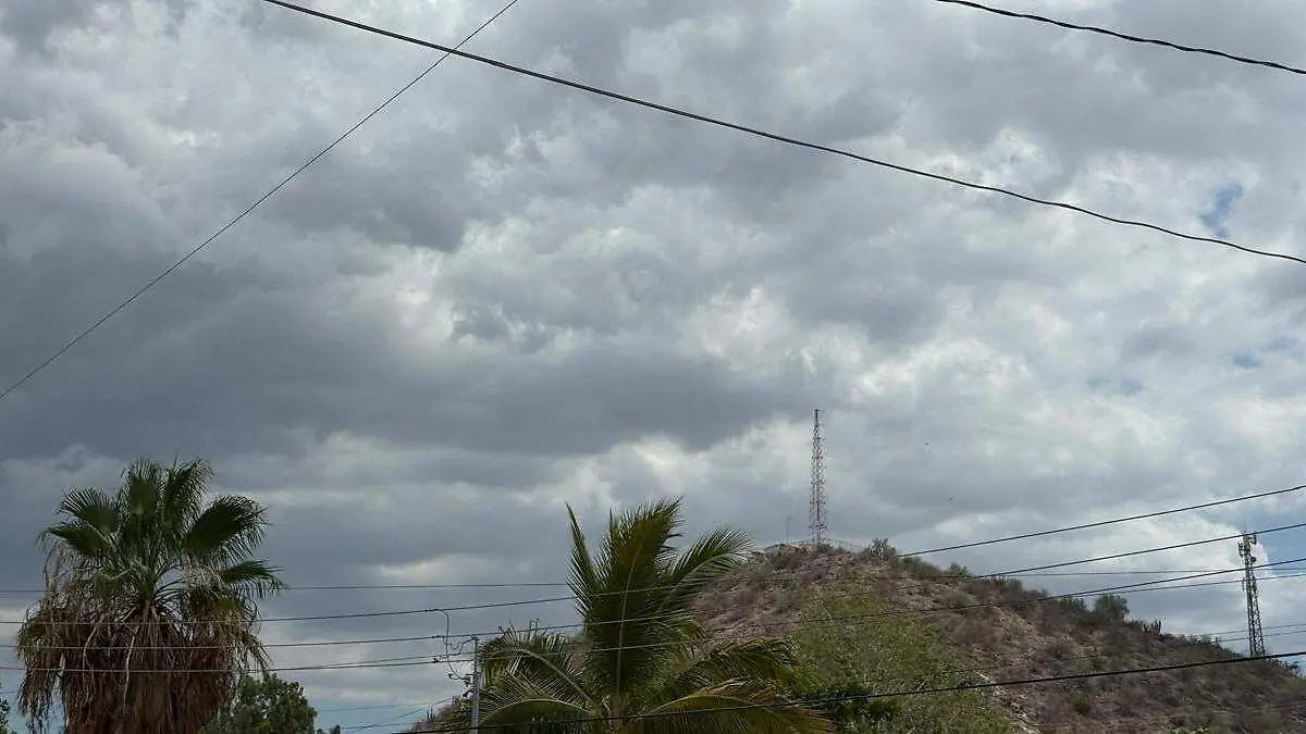 CIELO NUBLADO Y LLUVIAS EN LA PAZ