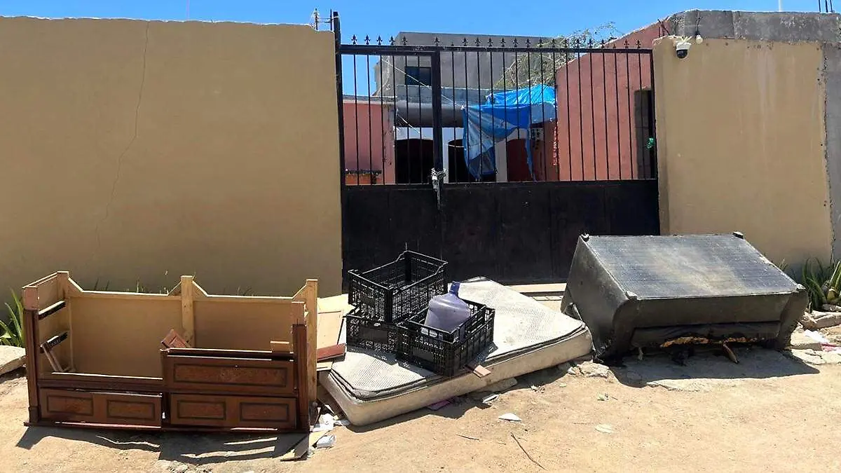 muebles-abandonados-colonia-cactus