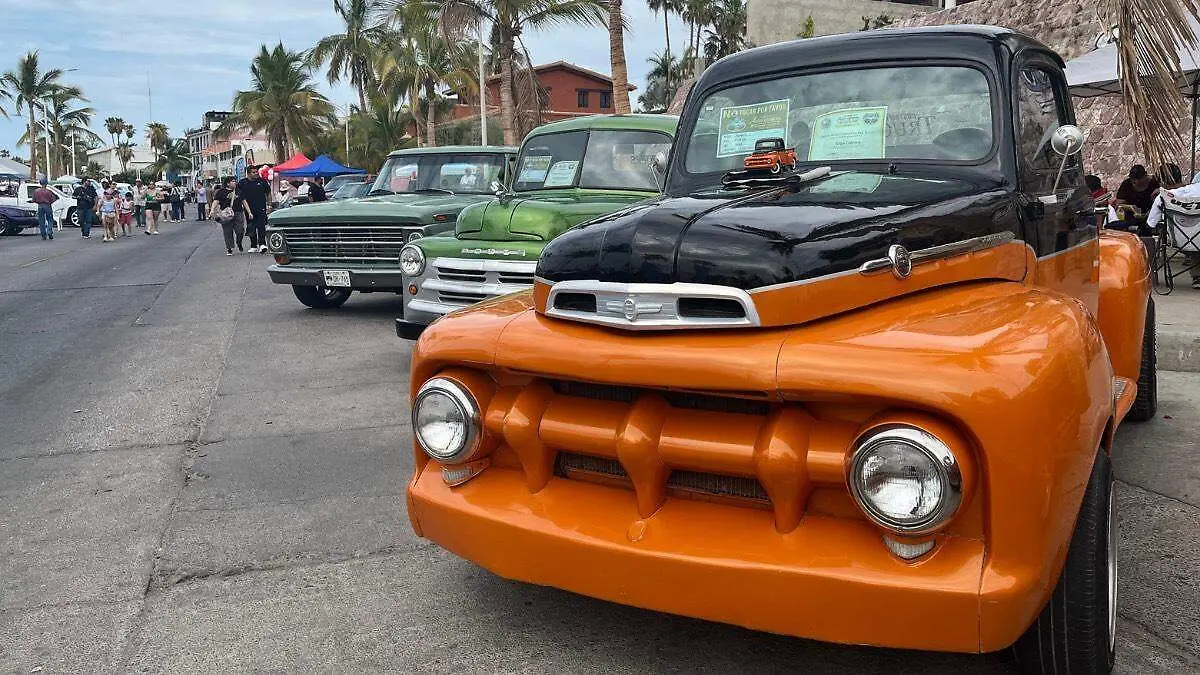 autos-clasicos-malecon-la-paz