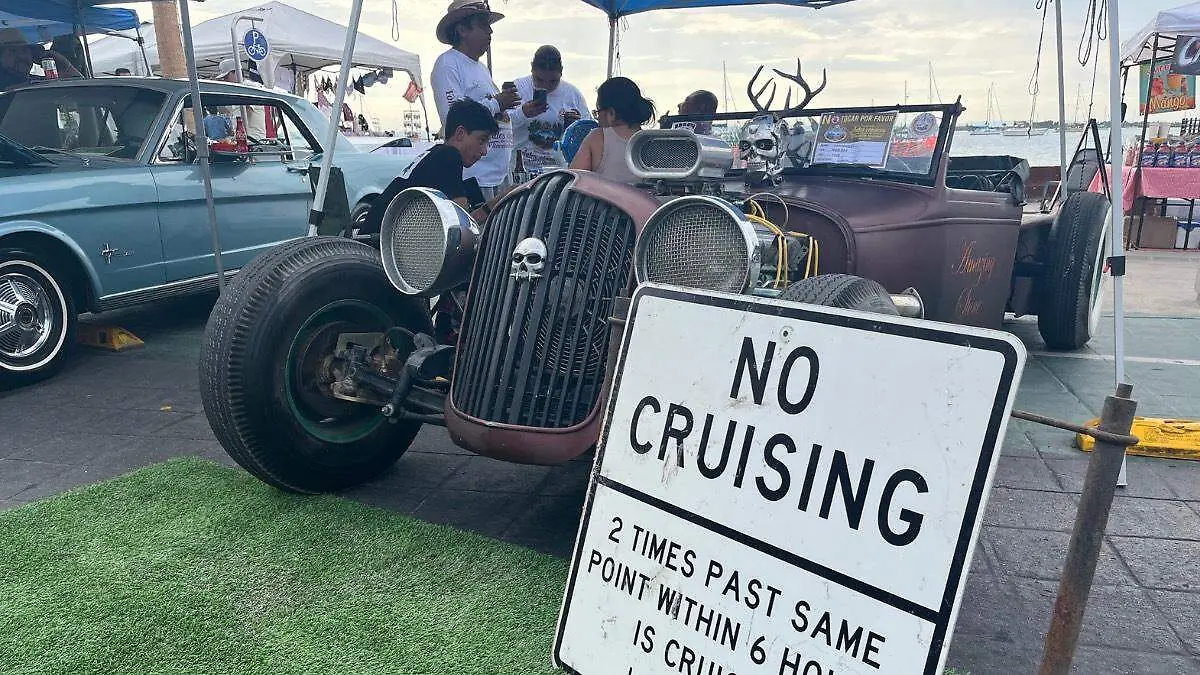 autos-modificados-malecon-la-paz