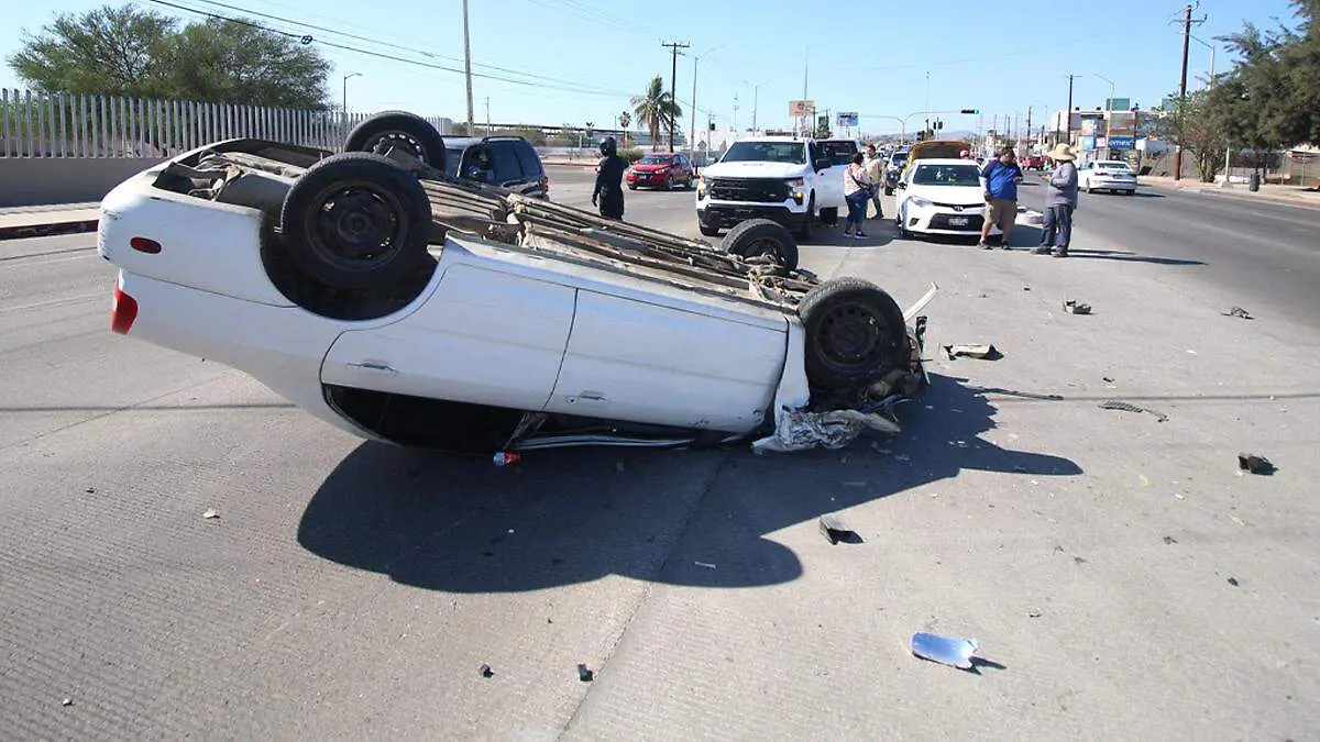 volcadura-panteon-uabcs-lateral