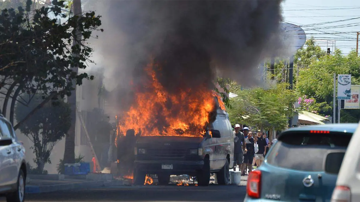 camioneta-incendiada-marquez