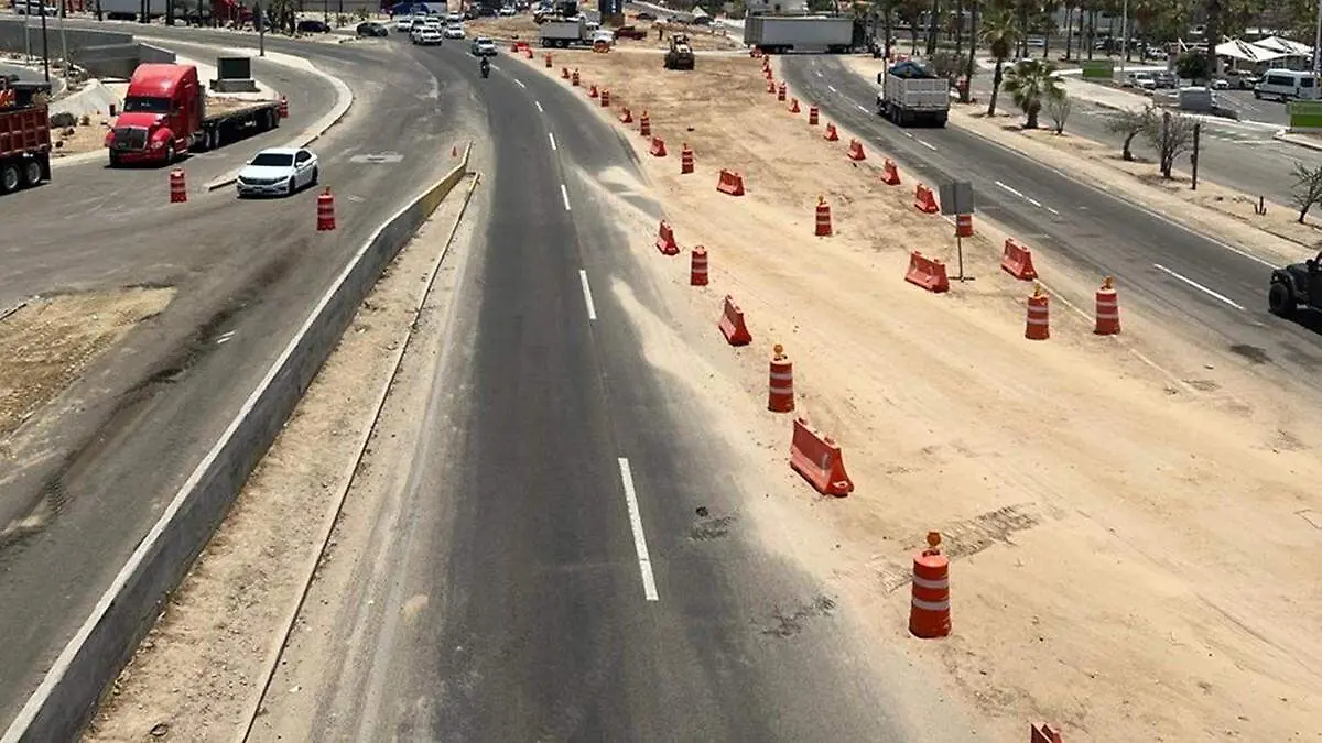 obra del paso a desnivel en San Jose del Cabo