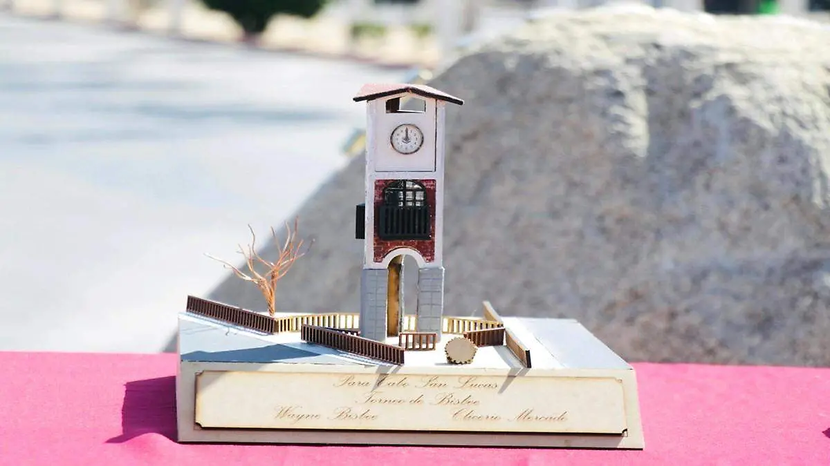 maqueta-reloj-monumental-cabo-san-lucas