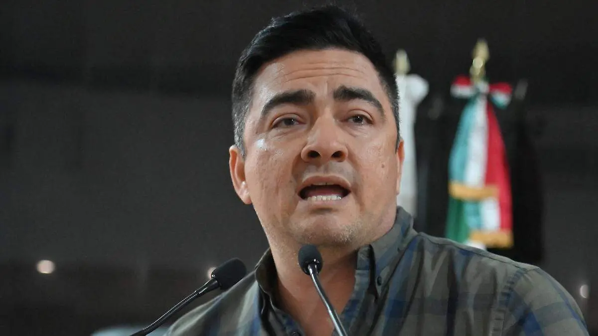 diputado-local-sergio-huerta-leggs