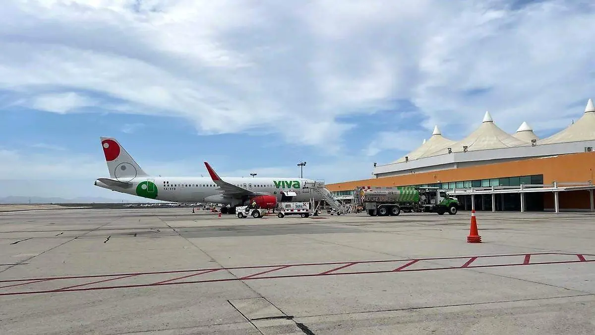 avion-viva-aerobus-instalaciones-aeropuerto-internacional-los-cabos